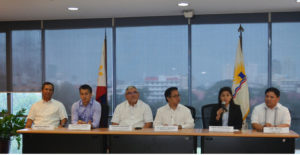 At the recent media conference announcing International Container Terminal Services, Inc’s (ICTSI) plan to construct a barge terminal for shipping containers between Manila and Cavite, from L to R, Orient Freight International, Inc. chairman Monchu Garcia, ICTSI senior vice president and head of Asia Pacific region Christian Gonzalez, Transportation Assistant Secretary for Maritime Fernando Juan Perez, Philippine Ports Authority general manager Jay Daniel Santiago, Transportation Assistant Secretary Cherie Mercado-Reyes, and Harbor Star Shipping Services, Inc. Geronimo Bella, Jr.