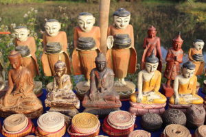 myanmar_handcrafts_at_inle_floating_market