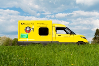 Videodreh mit den Elektrofahrzeugen Vito eCell, renault eKangoo, Iveco e-Daily und dem StreetScooter. Fotoaufnahmen während dem Dreh, bei Möglichkeit. Alle Mitarbeiter zustimmungen der Abgebildeten Personen liegen bei DHL/deutsche Post vor.Location: 1. Bonn Beuel, kreusstraße2. Burghofstraße, Bonn OberholtorfFoto: © Jennifer Zumbusch